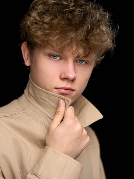 Александр Жуков