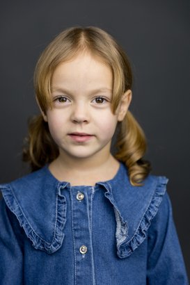 Николь Калюжнова