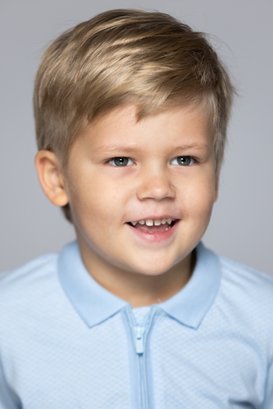 Лев Зверков