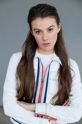 Яна Захарова