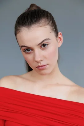 Яна Захарова